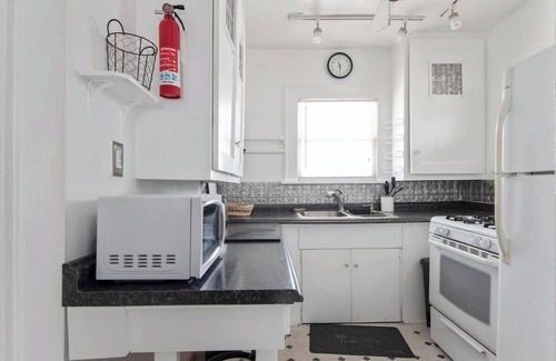 Old Southeast Casa | 158 1/2 D-Coastal Old SE Upstairs 2 Bedroom
