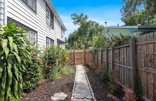 Old Southeast Casa | 158 1/2 D-Coastal Old SE Upstairs 2 Bedroom
