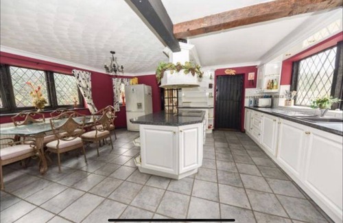 Waterlooville Cabaña | 15th Century Thatched Country Cottage
