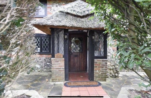 Waterlooville Cabaña | 15th Century Thatched Country Cottage