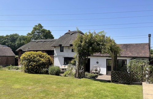 Waterlooville Cabaña | 15th Century Thatched Country Cottage
