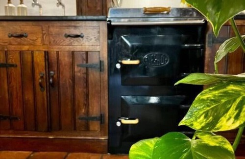 Henley Cabaña | 15th century tiny character cottage-Henley centre