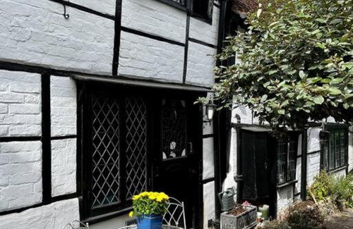 Henley-on-Thames Casa | 15th century tiny character cottage-Henley centre
