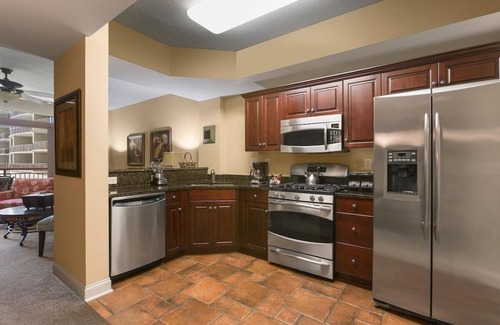 Windy Hill Condominio | 15th-Floor Coastal Elegance: Oceanfront Retreat with King Bed and Modern Comforts