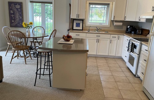 Meaford Apartamento | 16 acre pet friendly one bedroom apartment on hobby horse farm.