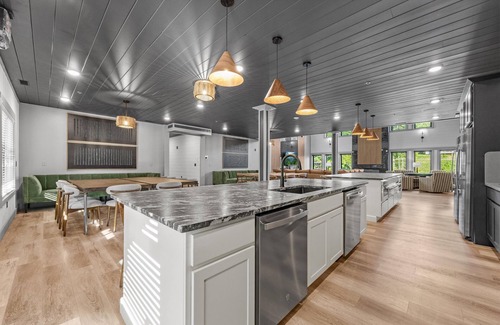 Gatlinburg - Pigeon Forge Cabina | 16 Bed - Luxury and LOADED! In the Heart of the Smokies!