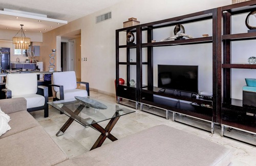 Cabarete Casa | 16 Bedroom Entire Oceanfront Hotel on Kite Beach in Cabarete
