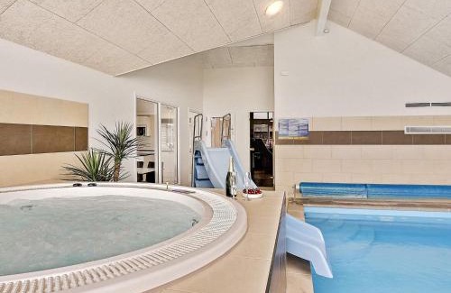 Vejby Casa | 16 person holiday home in Vejby