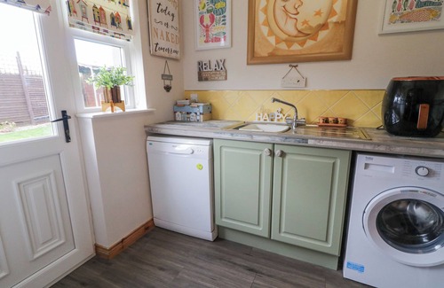 Ballycastle Cabaña | 16 WHITEHALL PLACE, family friendly, with open fire in Ballycastle