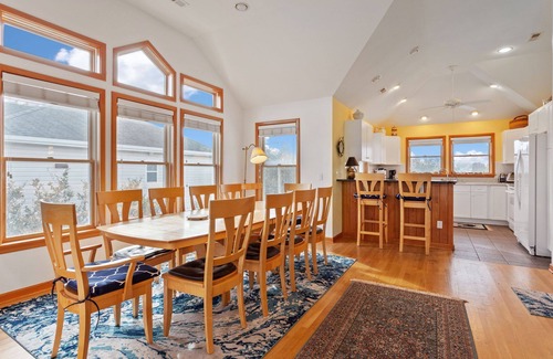 Buck Island Casa | 1606 Jouhara * 4 Min Walk to Beach * Hot Tub * Screened In Porch