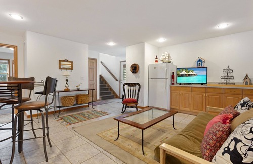 Buck Island Casa | 1606 Jouhara * 4 Min Walk to Beach * Hot Tub * Screened In Porch