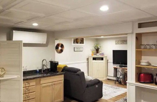 Chiltonville Casa | 1620 Studio- close to BID hospital, the beach and downtown