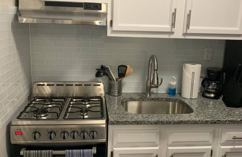 Industry Apartamento | 1631 2H · Adorable 2bed Apt / 20min a NYC-Estacionamiento disponible.