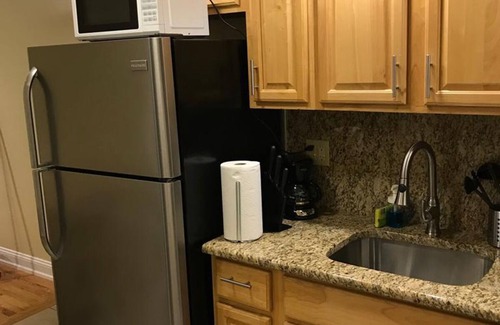 Industry Apartamento | 1631 4E · Impresionante 2bed Apt-20 min a NYC / Parking Disp.
