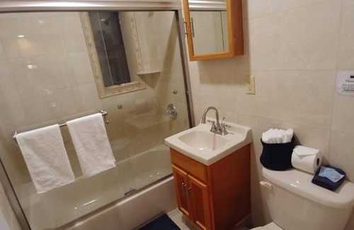 Industry Apartamento | 1631 5G · Renovado 2bed Apt / 20 min a NTC-Estacionamiento disponible.