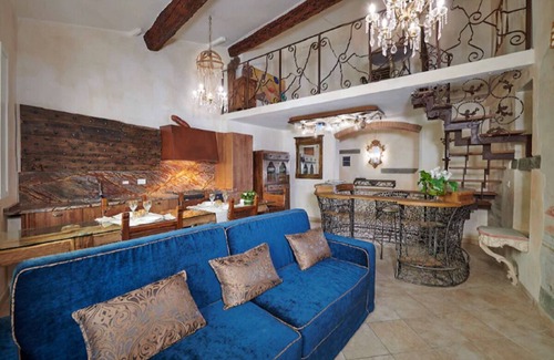 Santa Maria Novella Apartamento | 16TH-CENTURY FRESCOES,OLD MEDIEVAL DOORS&ANCIENT CHURCHES OF FLORENCE’S CENTRE