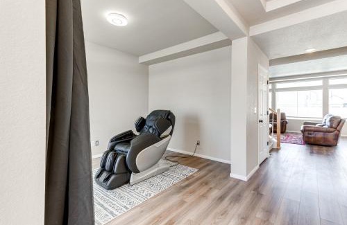 Aurora Casa | 17 Mi to Downtown Denver Modern Aurora Home!