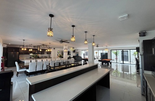 Jaco Casa | 17 Room "All-Inclusive" VIP New Luxury Mega House - BEST DEAL IN ALL JACO