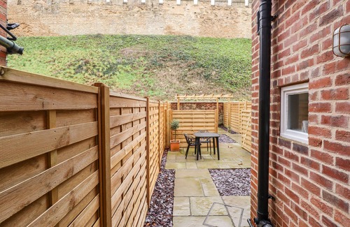 Lincoln Cabaña | 17 Union Road Basement