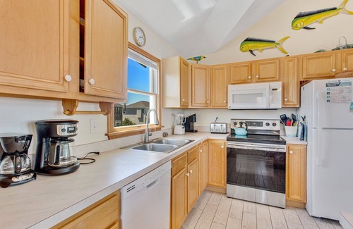 Colington Casa | 1700 Carolina Delight *3 Min Walk to Beach