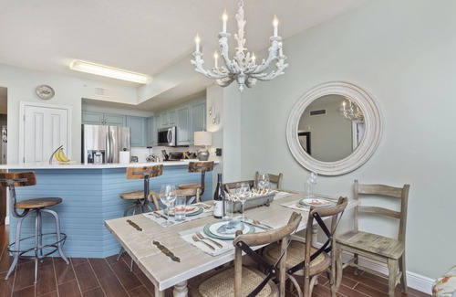 Miramar Beach Condominio | ¡NUEVO LISTADO! Recién decorado! Hermosos apartamentos de 2 habitaciones y 2 baños con literas.