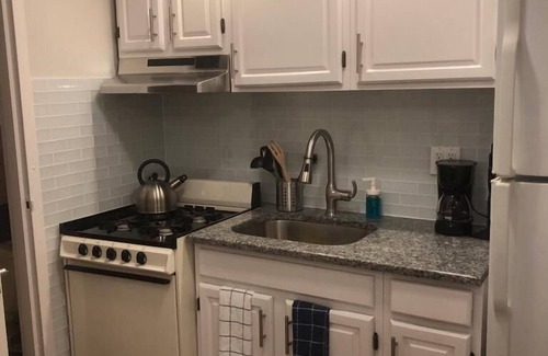 Industry Apartamento | 1703 1C · Agradable 1 cama Apt-20 min a NYC / Estacionamiento disponible.
