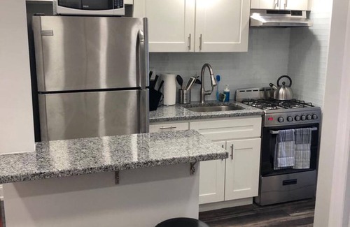 Industry Apartamento | 1703 1D · Excelente 1bed Apt / 20 min a NYC-Parking Avail