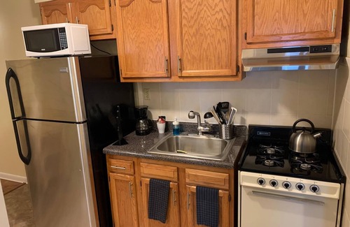 Industry Apartamento | 1703 3B · Digno 2bed Apt-20 min a NYC / Parking Avail.