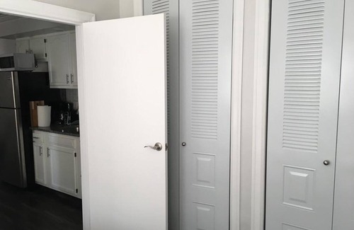 North Bergen Apartamento | Bright NYC Apt / Parking Avail-20 min a Time Square
