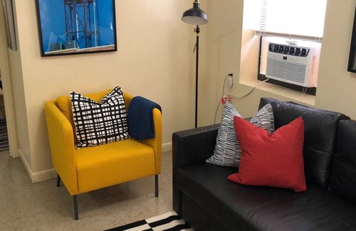 Industry Apartamento | Bastante conveniente 1b Apt / 20 min NYC Aparcamiento disponible