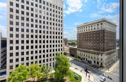 Downtown Condominio | 175 LEX - Walkable Loft to Rupp Arena & Downtown!