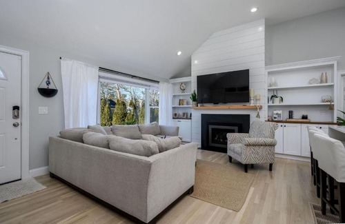 Hyannis Casa | 176 Sudbury Lane Hyannis Cape Cod - - Need Name