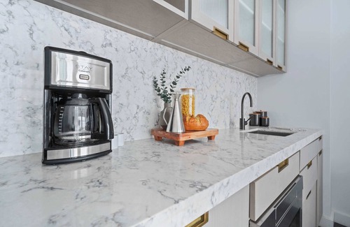 Financial District Apartamento | 17John: Classic King Studio Apartment