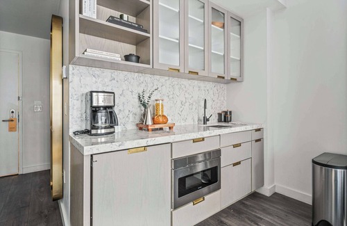 Financial District Apartamento | 17John: Classic King Studio Apartment