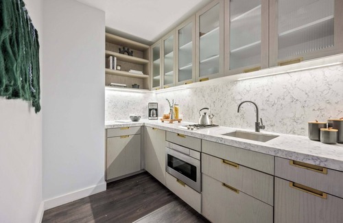 Financial District Apartamento | 17John: Grand King Suite Apartment
