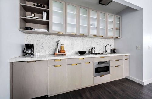 Financial District Apartamento | 17John: Premier King Studio Apartment