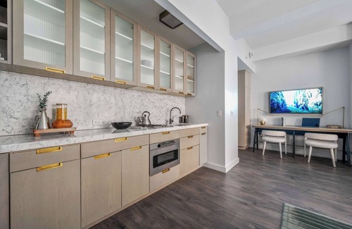 Financial District Apartamento | 17John: Premier King Studio Apartment
