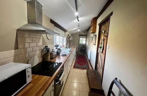 Cowbridge Casa | 17th century cottage on farm in Vale of Glamorgan