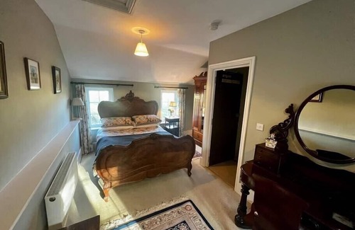 Cowbridge Casa | 17th century cottage on farm in Vale of Glamorgan