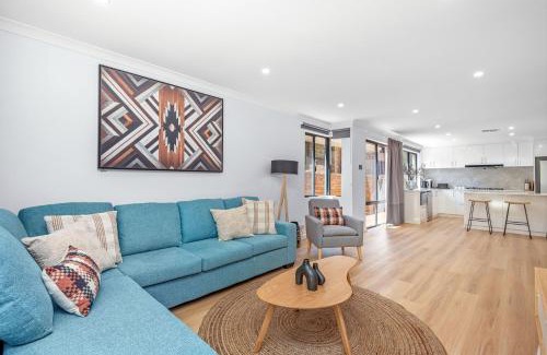 Bateman Casa | 18 Bateman Retreat 4bdr 25bth