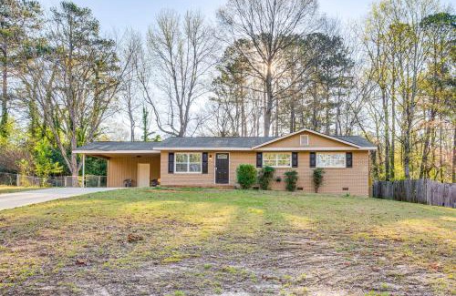 Lithia Springs Casa | 18 Mi to Downtown Atlanta Quiet Home with Fire Pit