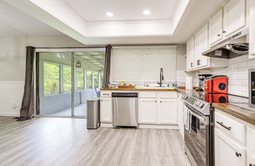 Church Street Casa | 18 Mi to Dtwn Atlanta: Pet-Friendly Home w/ Yard!