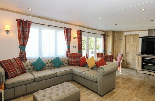 Tattershall Cabaña | 18 WOODLANDS RETREAT, family friendly, with a garden in Tattershall