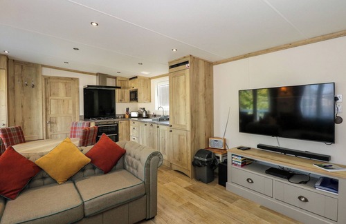 Tattershall Cabaña | 18 WOODLANDS RETREAT, family friendly, with a garden in Tattershall