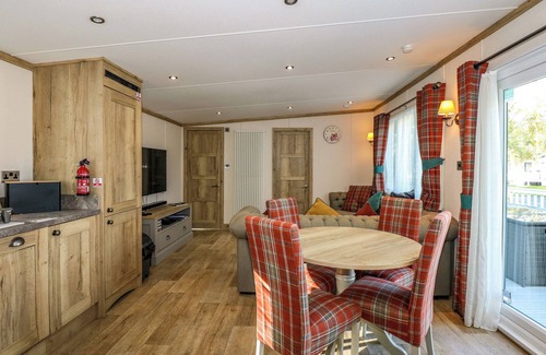 Tattershall Cabaña | 18 WOODLANDS RETREAT, family friendly, with a garden in Tattershall
