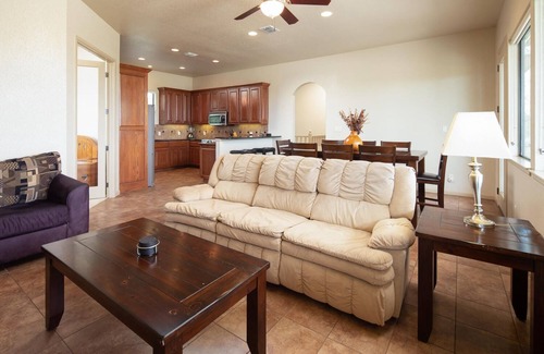 Canyon Lake Villa | Vistas de 180 grados de Canyon Lake, jacuzzi, dormir hasta 13!