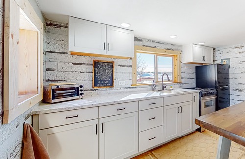 Colorado Springs Casa | 1800-acre ranch farmhouse with amazing views, animals, & entertainment