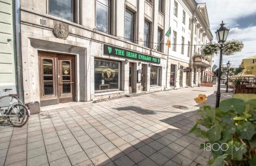 Old Town Casa | 1800 by Vince Stay - Private Rooms in Town Hall Square