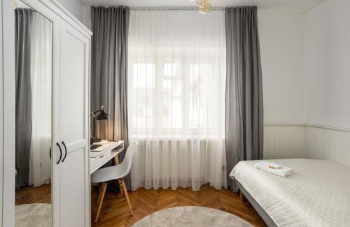 Old Town Casa | 1800 by Vince Stay - Private Rooms in Town Hall Square
