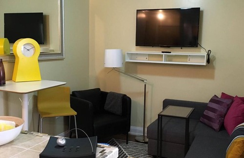 Industry Apartamento | Moderna marca Apt / estacionamiento disponible- 20 min a Nueva York